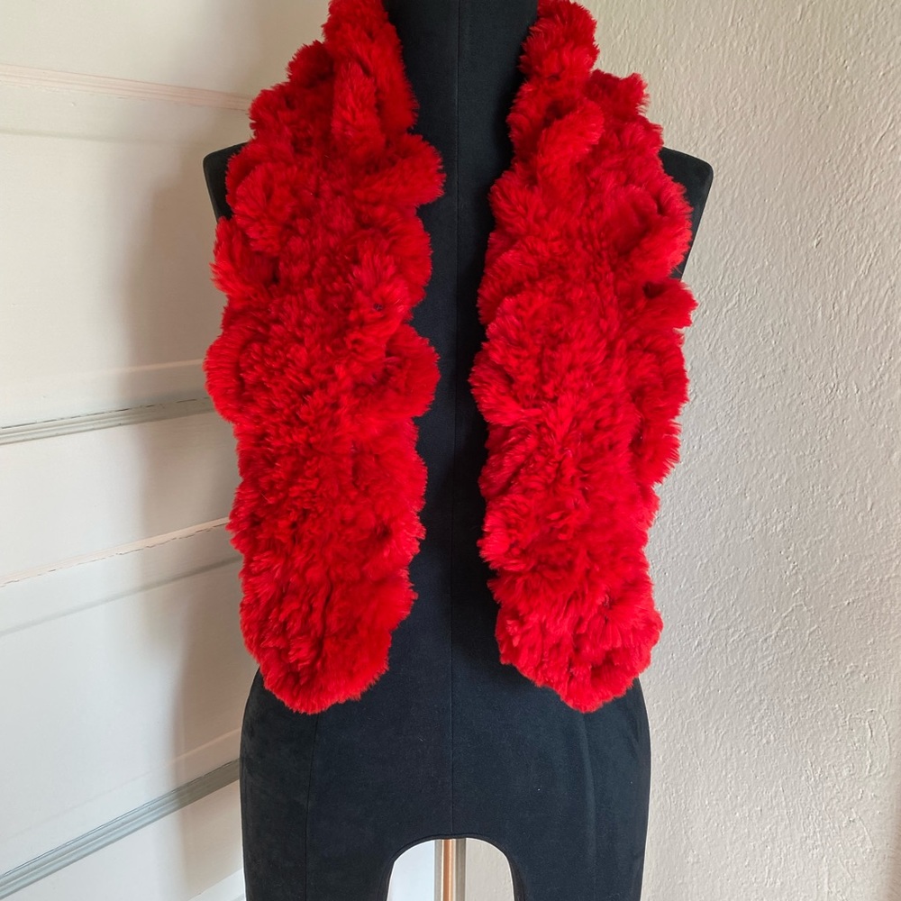 Red Knitted Sheared Beaver Scarf and Bucket Hat - Picture 6 of 8